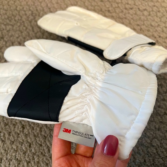 Primark Accessories - Winter gloves have only been worn twice, perfect for playing with snow